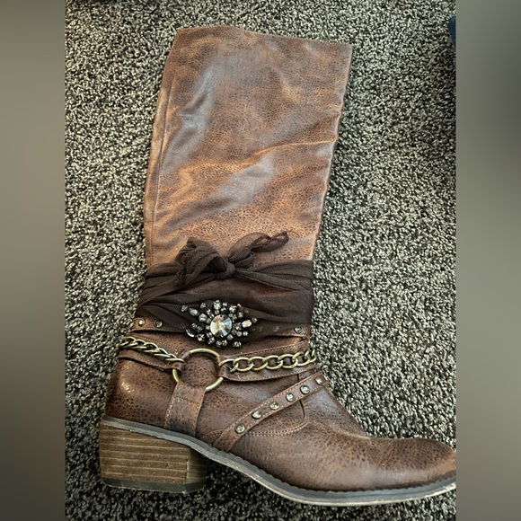 Buckle Shoes - Buckle boots size 8